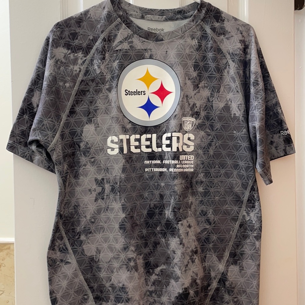 🏈Steelers Really cool print Reebok boys shirt